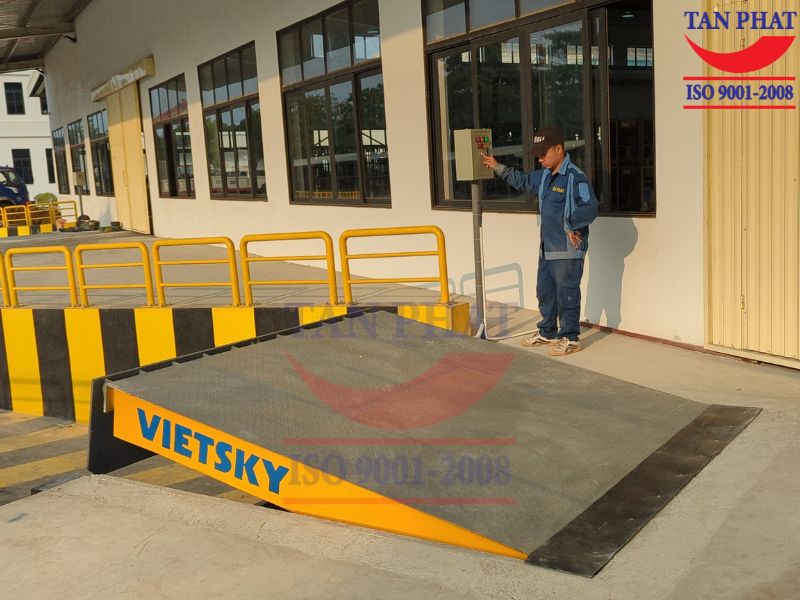 Dự án sản xuất và lắp đặt sàn nâng Dock Leveler 10 tấn 