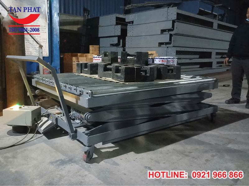 Bàn nâng con lăn di động với đa dạng kích thước, mức tải trọng