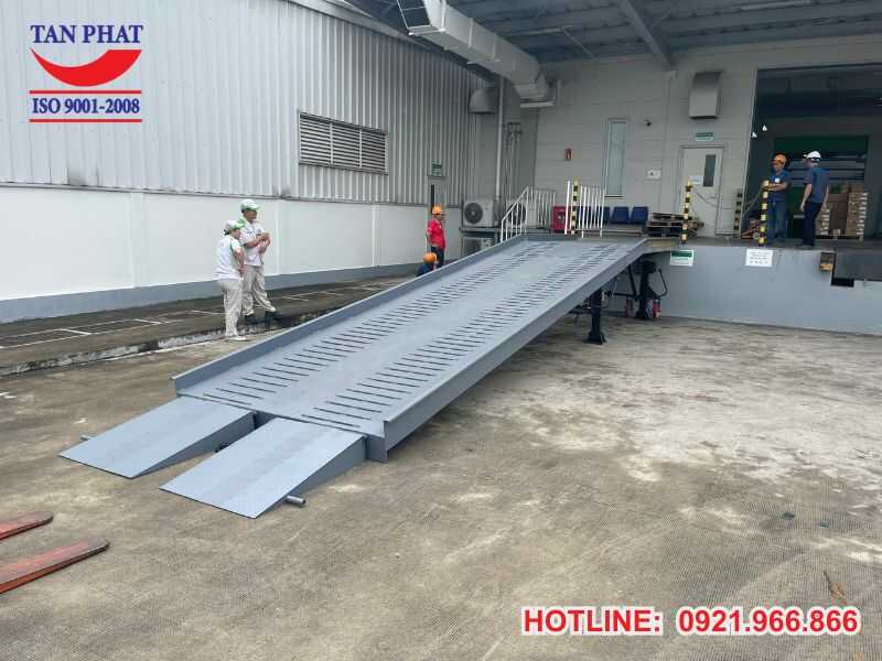 Hình ảnh thực tế Cầu Lên Container 8 Tấn bàn giao tại Hà Nội