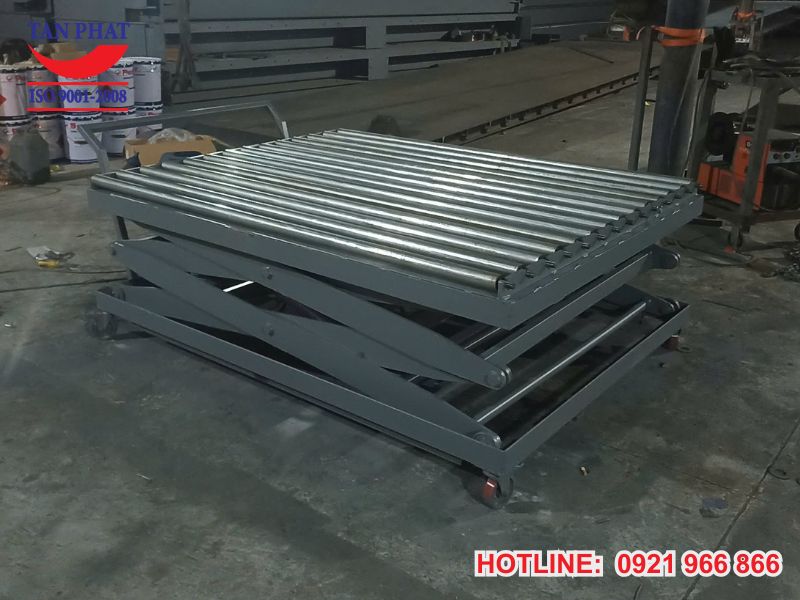 Bàn nâng con lăn di động