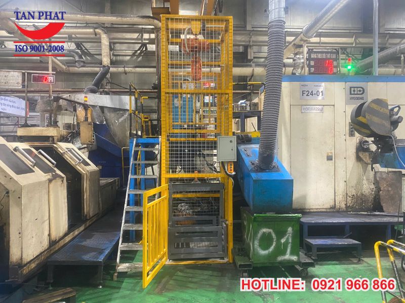 Thang tời hàng 500kg lắp đặt bởi Tân Phát