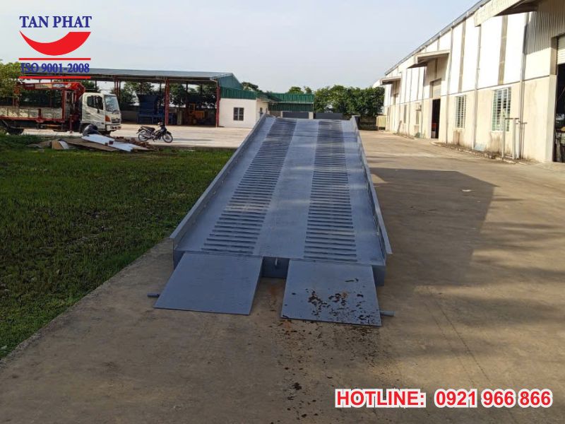 Bàn giao cầu xe nâng 10 tấn