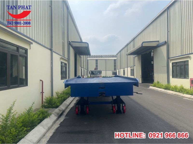 Bàn giao cầu dẫn lên container loại 10 tấn tại Hưng Yên