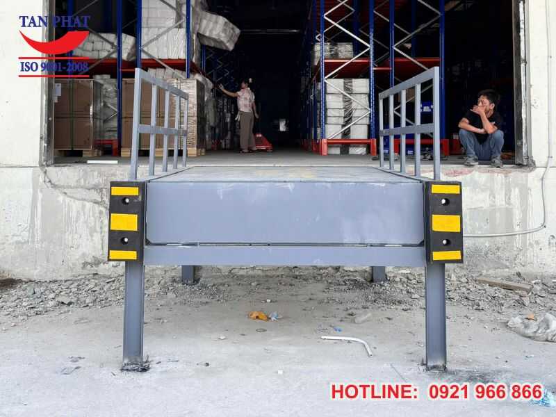 Hình ảnh thực tế dự án lắp đặt dock leveler tải trọng 3 tấn không hố pit