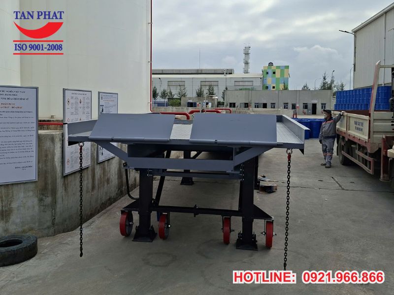 Cầu dẫn container 11m bàn giao tại Hải Phòng