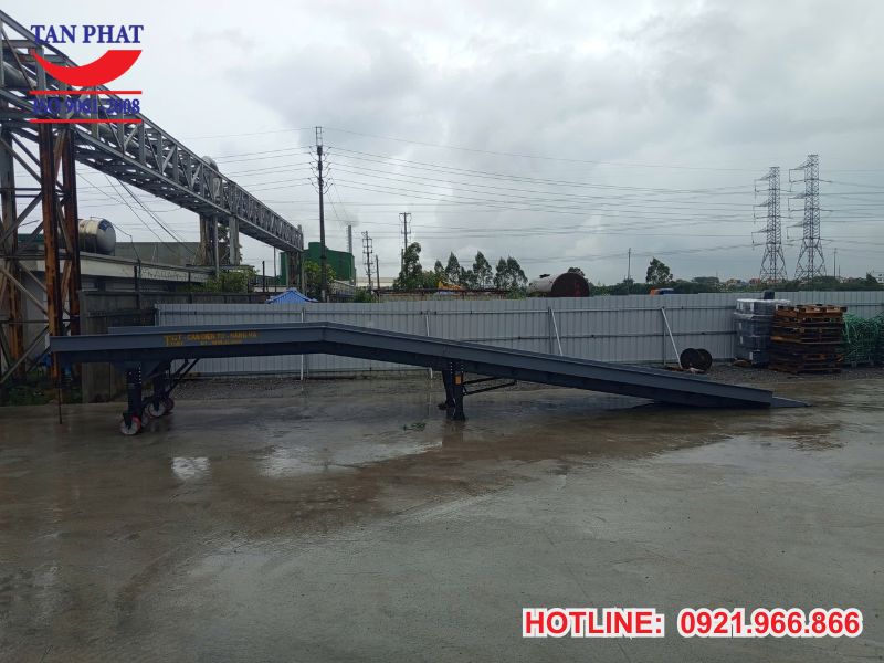 Hình ảnh thực tế dự án cầu dẫn xe nâng 12 tấn tại Hưng Yên