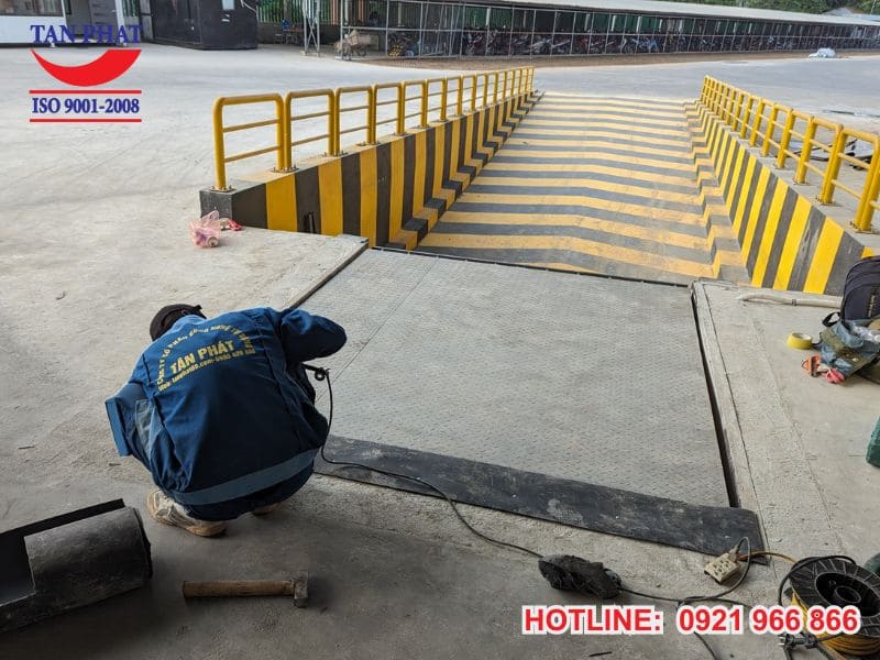 Tân Phát - đơn vị lắp đặt dock leveler uy tín, chất lượng