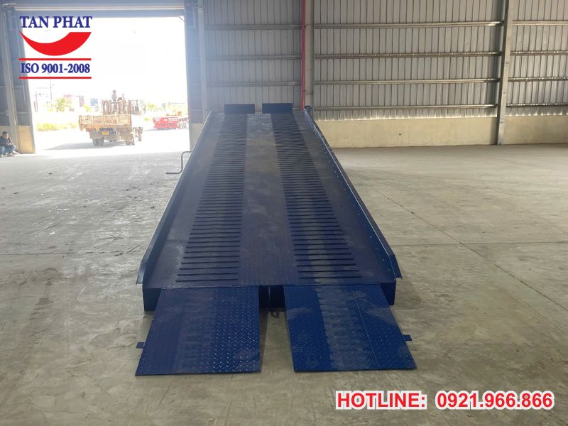 Dự án cầu dẫn xe nâng lên container