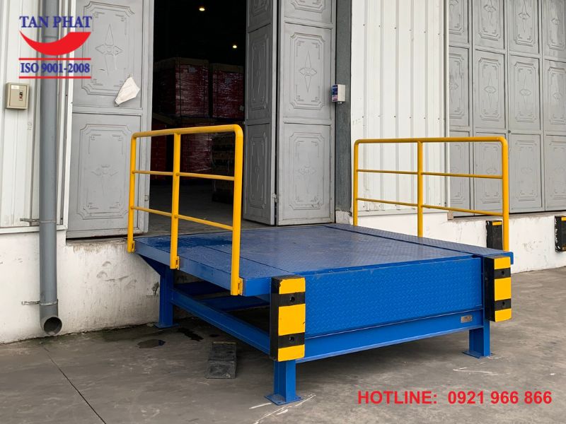Sản phẩm được lắp đặt ở cửa các kho hàng