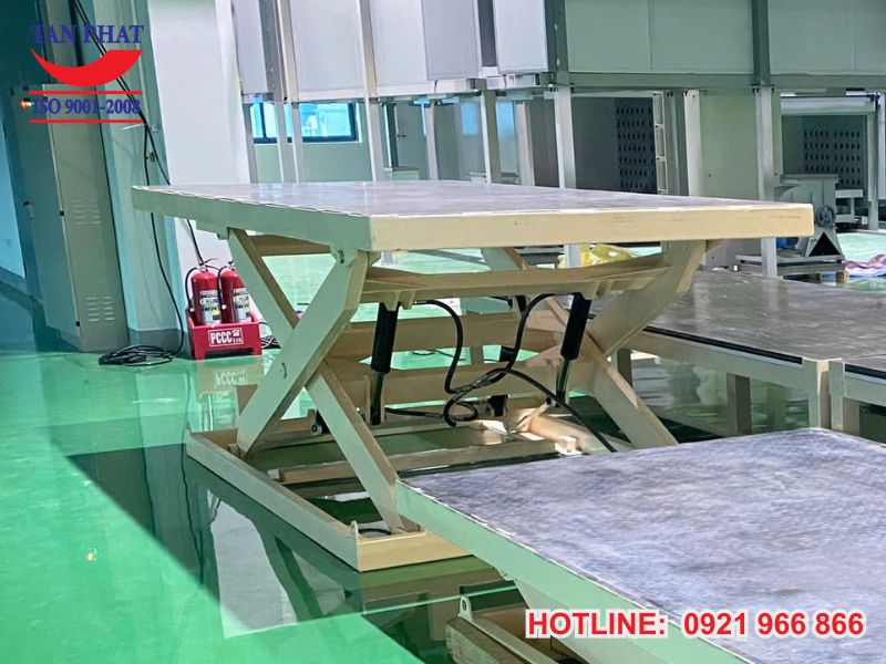Bàn nâng thủy lực tại Hưng Yên với hệ thống nâng hạ thủy lực mạnh mẽ