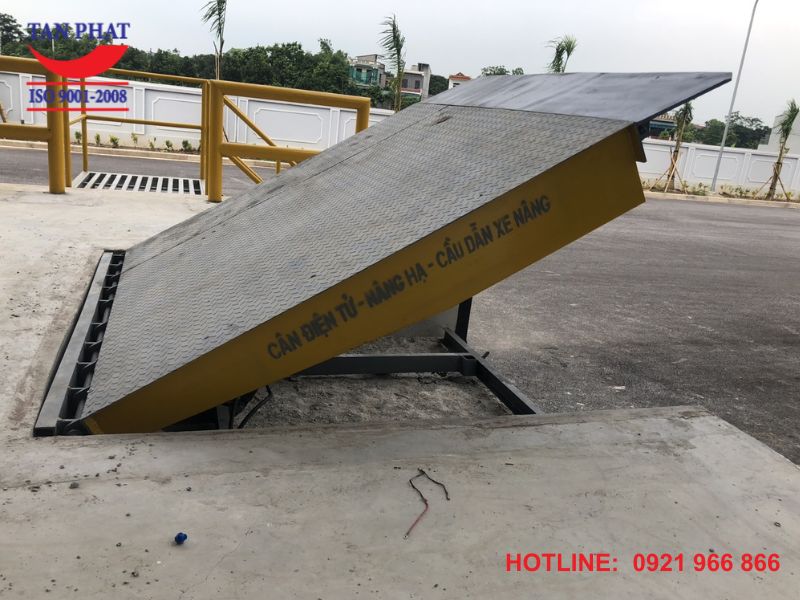 Sàn nâng thuỷ lực - trợ thủ đắc lực tại các nhà kho, xưởng,..