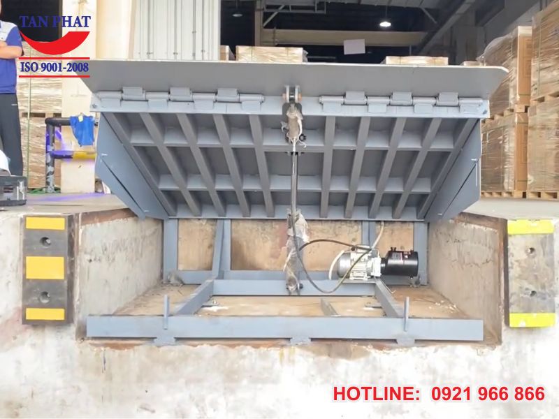 Hình ảnh thực tế dock leveler 2mx2m