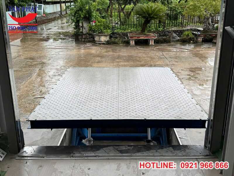 Báo giá bàn nâng thủy lực