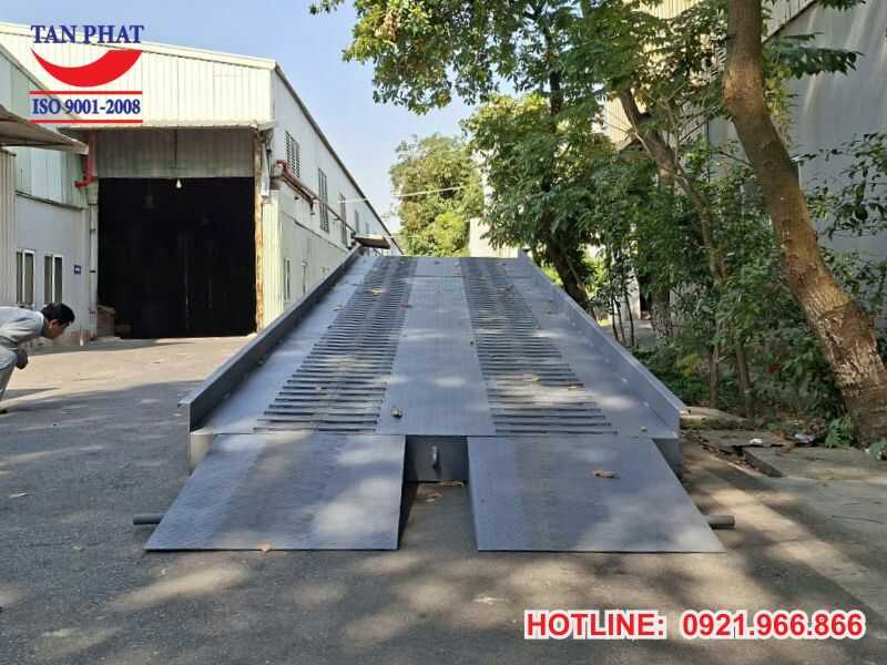 Cầu dẫn xe nâng 8 tấn được bàn giao tại Hải Phòng