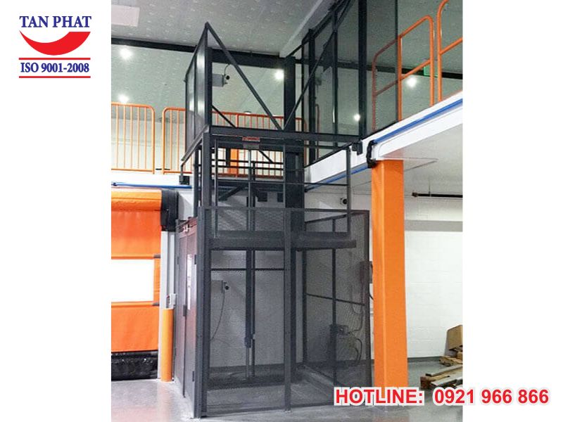 Hình ảnh thực tế thang nâng hàng thủy lực