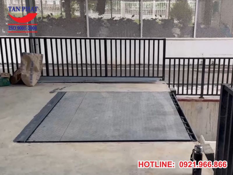 Hình ảnh thực tế dự án lắp đặt dock leveler tại Hòa Bình