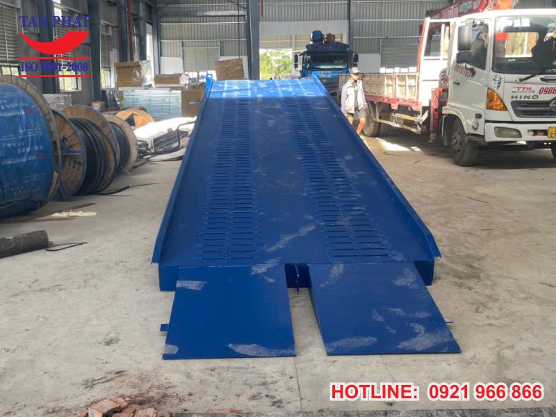 Hình ảnh thực tế dự án cầu dẫn xe nâng lên container tại Cụm Công Nghiệp Văn Phong, Ninh Bình