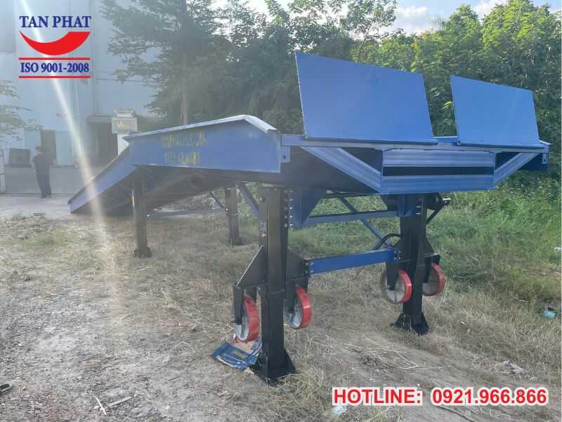 Bàn giao cầu dẫn xe nâng tại Cao Bằng