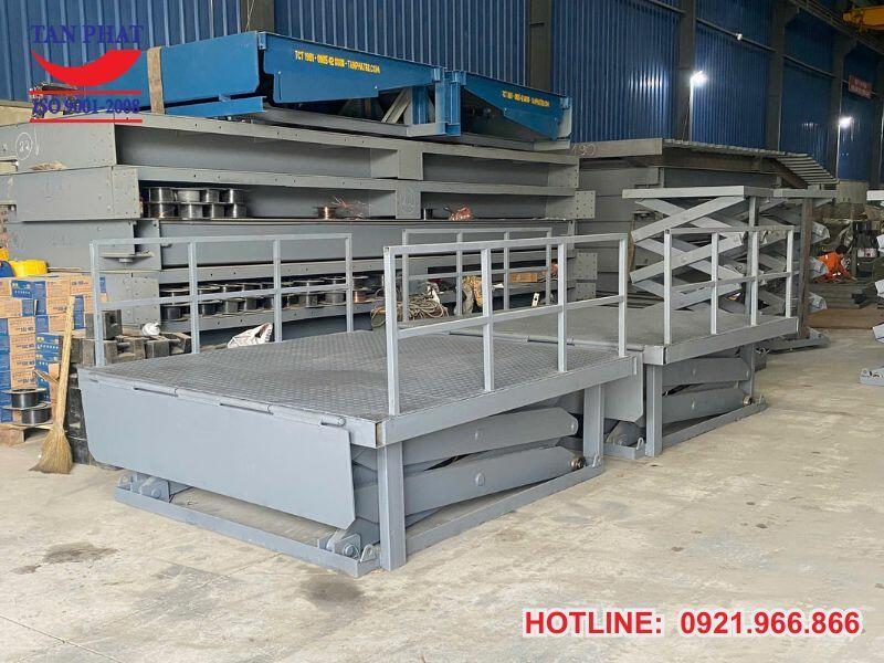 Nên lựa chọn thiết bị bàn nâng cắt kéo của đơn vị nào?