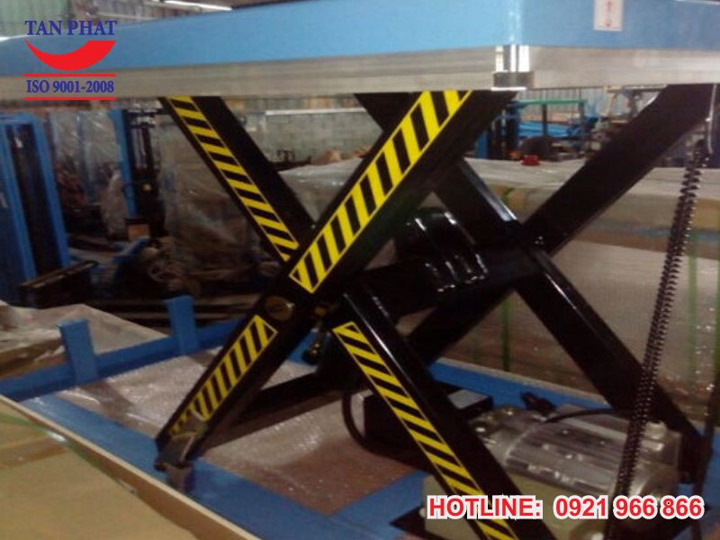 Bàn nâng thủy lực 2 tấn thiết kế đa dạng