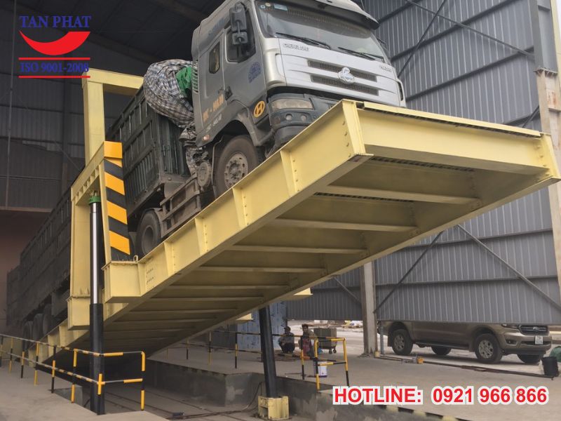 Tân Phát - Đơn vị thiết kế, sản xuất bàn nâng xe đổ liệu uy tín, chất lượng