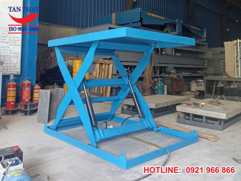 So Sánh Dock Leveler Và Bàn Nâng Thủy Lực – Đâu Là Giải Pháp Tối Ưu?