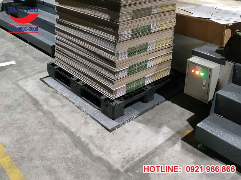 Sản xuất, lắp đặt bàn nâng thủy lực 1 tấn