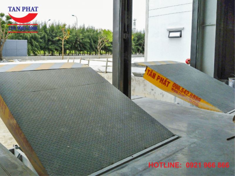 Sàn nâng thuỷ lực chất lượng cao được sản xuất trực tiếp bởi Tân Phát