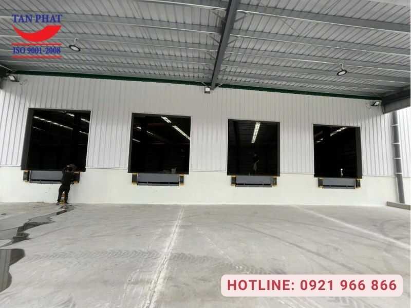 Sàn nâng hạ thủy lực Tân Phát