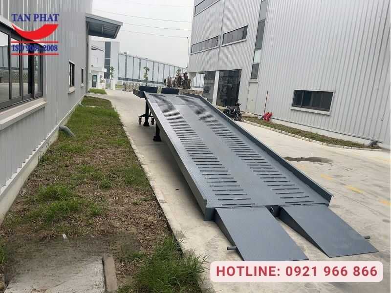 Dự án sản xuất và lắp đặt cầu dẫn container 6 tấn Hưng Yên của Tân Phát