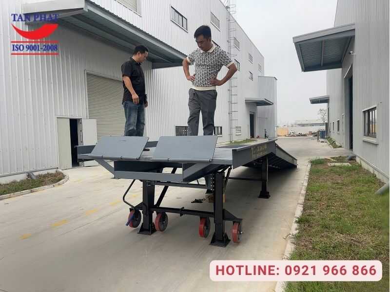Dự án sản xuất và lắp đặt cầu dẫn container 6 tấn Hưng Yên của Tân Phát
