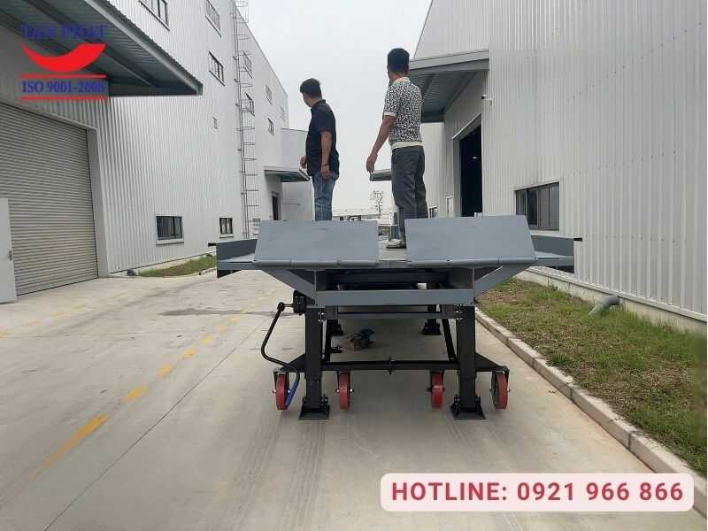 Dự án sản xuất và lắp đặt cầu dẫn container 6 tấn Hưng Yên của Tân Phát