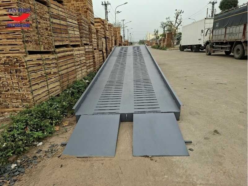 Cầu dẫn xe nâng 8 tấn - 9m tại Thái Nguyên