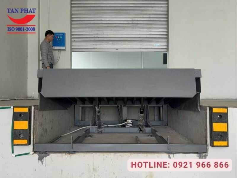 Sàn nâng do Tân Phát sản xuất và lắp đặt