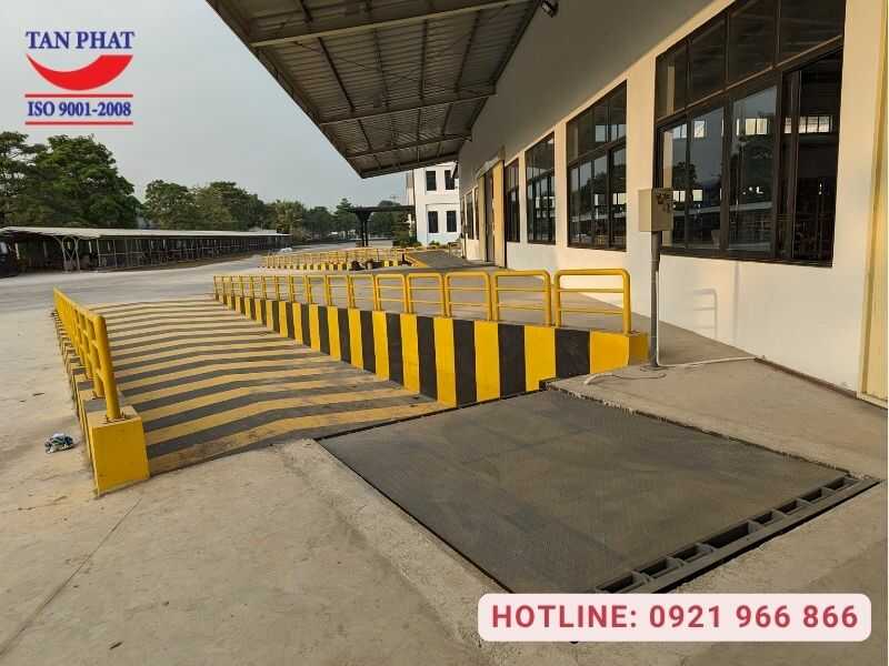 Thiết Bị An Toàn Kho Bãi Cho Khu Vực Xuất Nhập Hàng