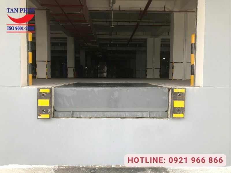 Thiết Bị An Toàn Kho Bãi Cho Khu Vực Xuất Nhập Hàng 