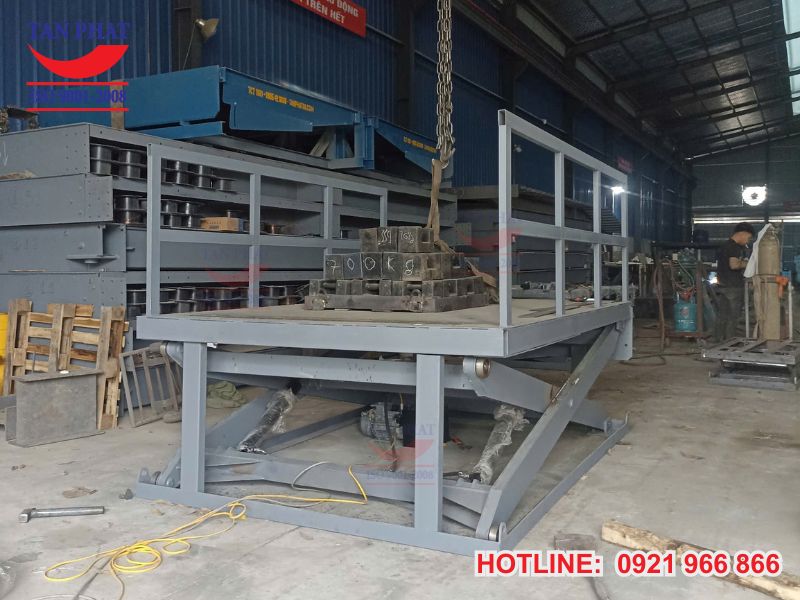 Địa chỉ mua bàn nâng thủy lực uy tín