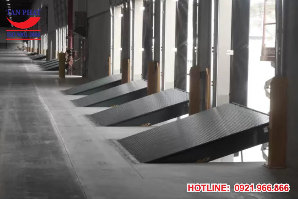 dock-leveler-13-tan-san-nang-thuy-luc-13-tan