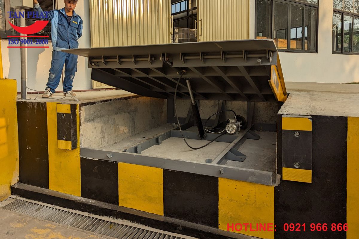 dock-leveler-6-tan-2mx2m