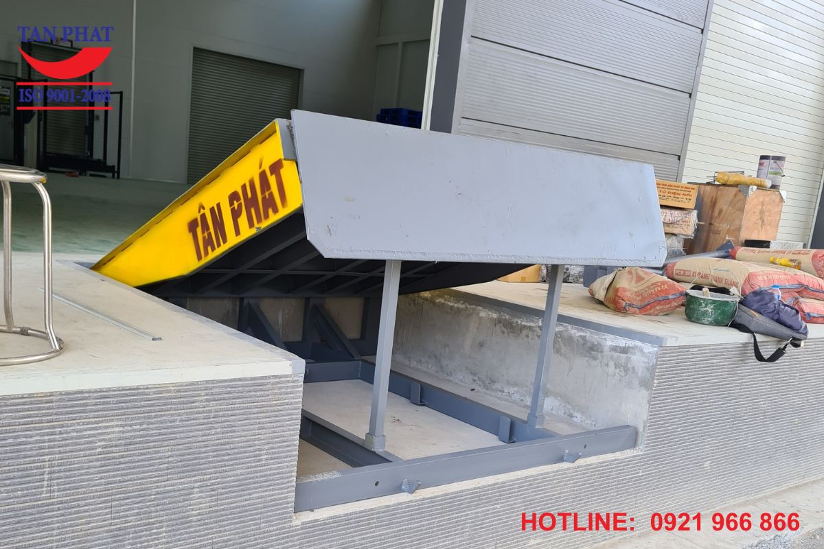 bao-gia-san-nang-thuy-luc-bao-gia-dock-leveler-moi-nhat-2025