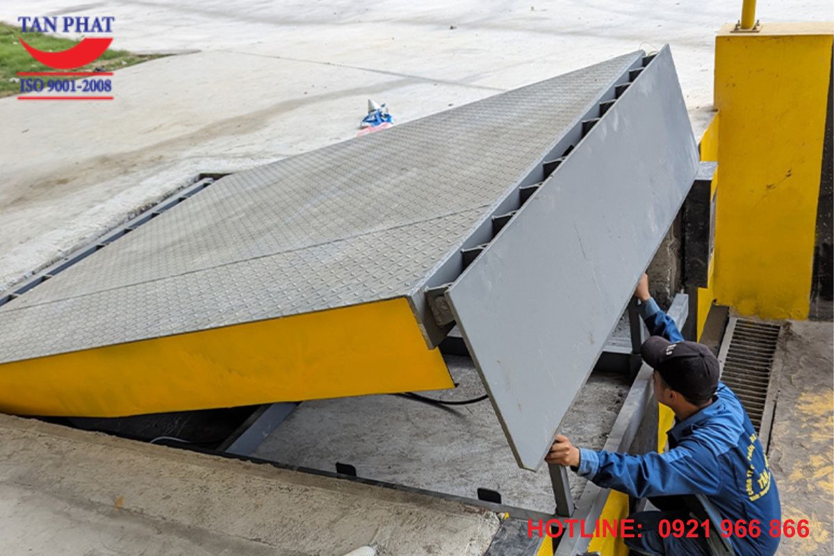 san-nang-dock-leveler-san-nang-ha-thuy-luc-gia-tot