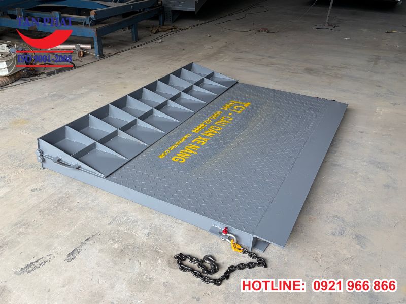 Cầu Dẫn Lên Container Loại Nhỏ