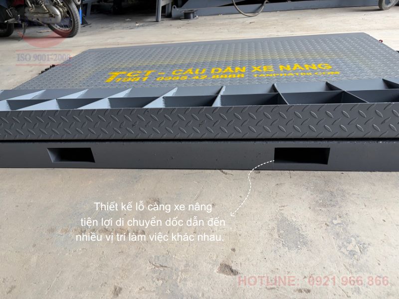 Cầu Dẫn Xe Nâng Lên Container Loại Nhỏ