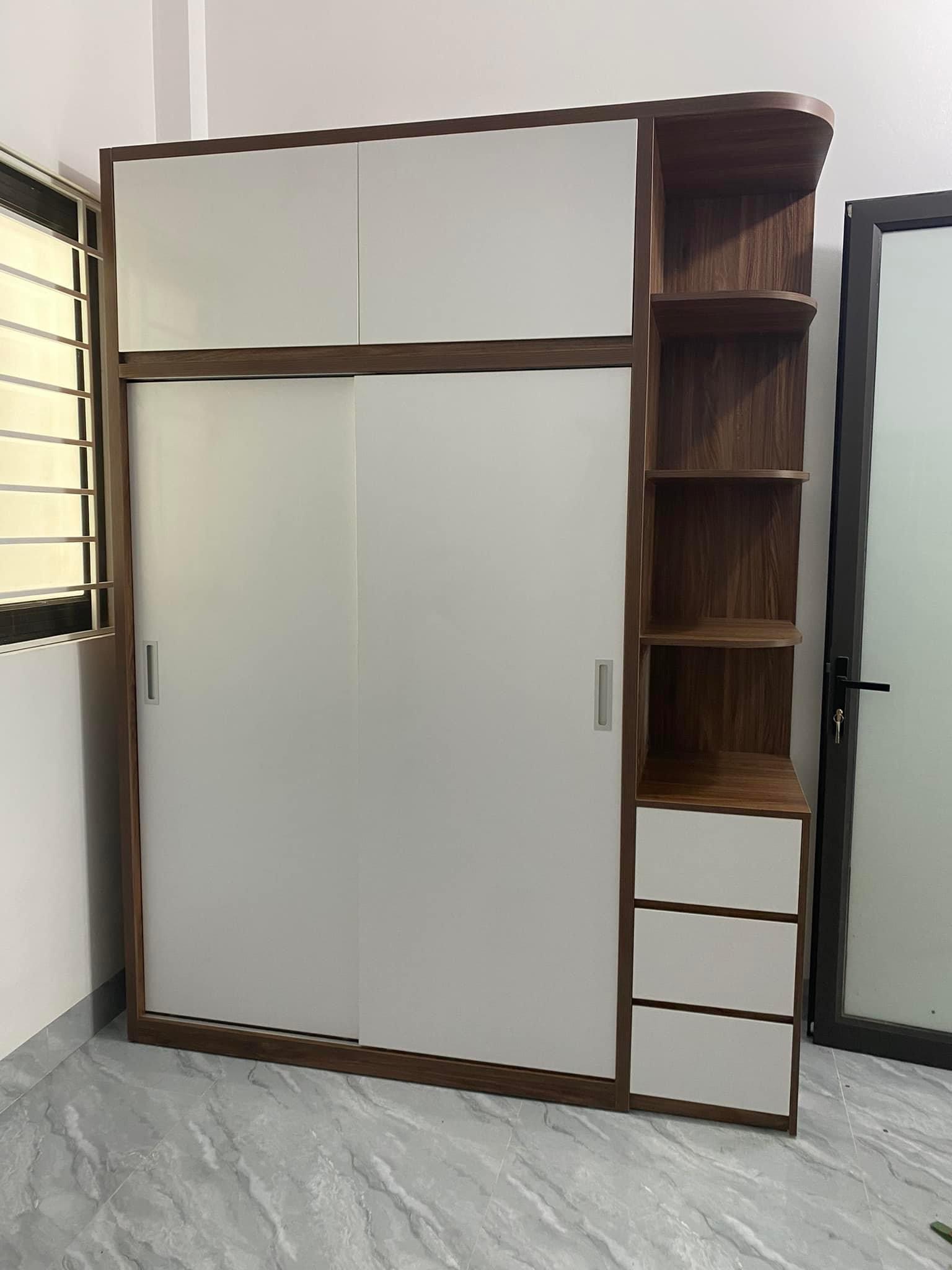 TỦ QUẦN ÁO CÁNH LÙA KỆ TRANG TRÍ 1M8