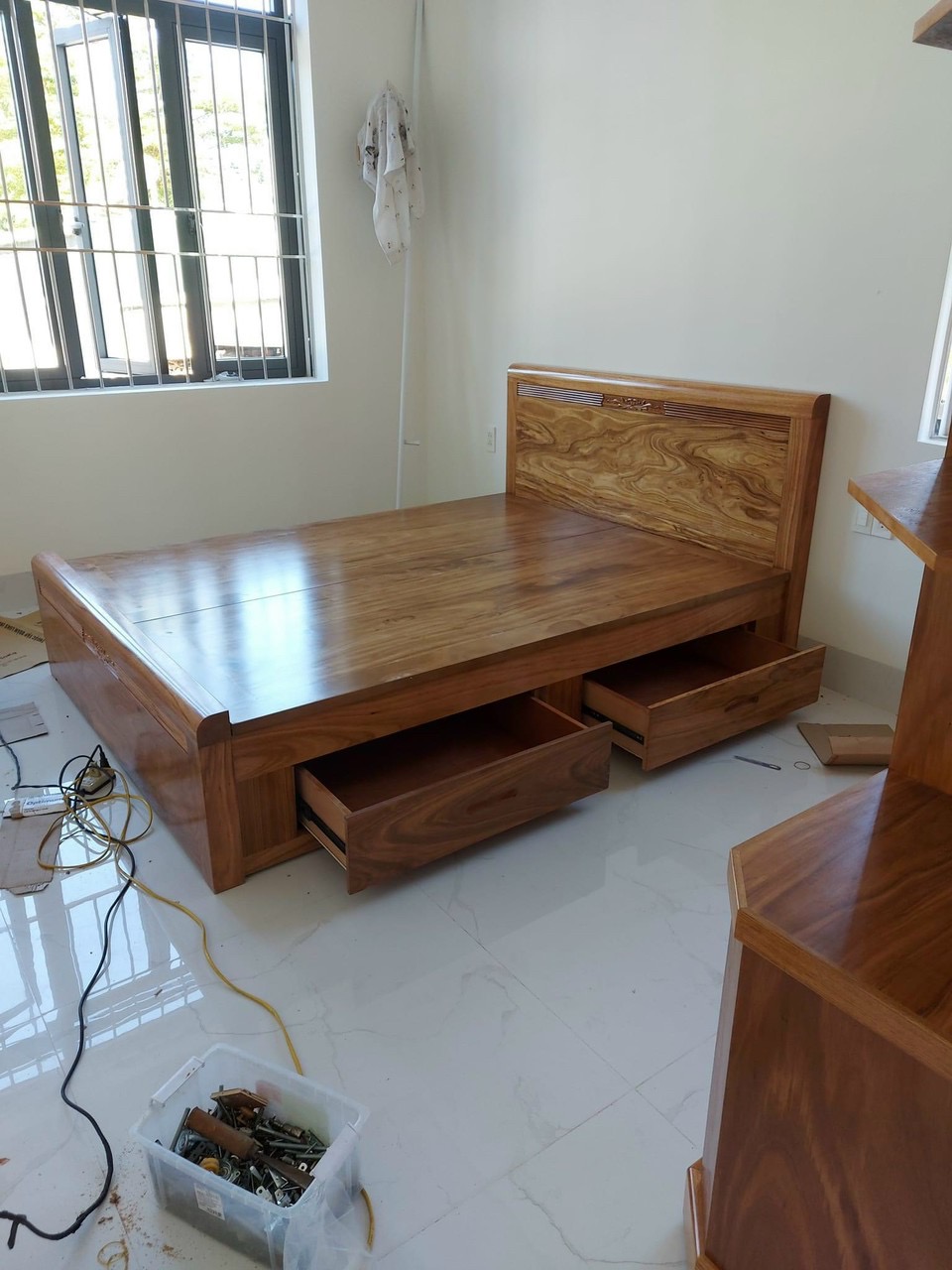 GIƯỜNG NGỦ GỖ HƯƠNG XÁM NGĂN KÉO 1m6x2m