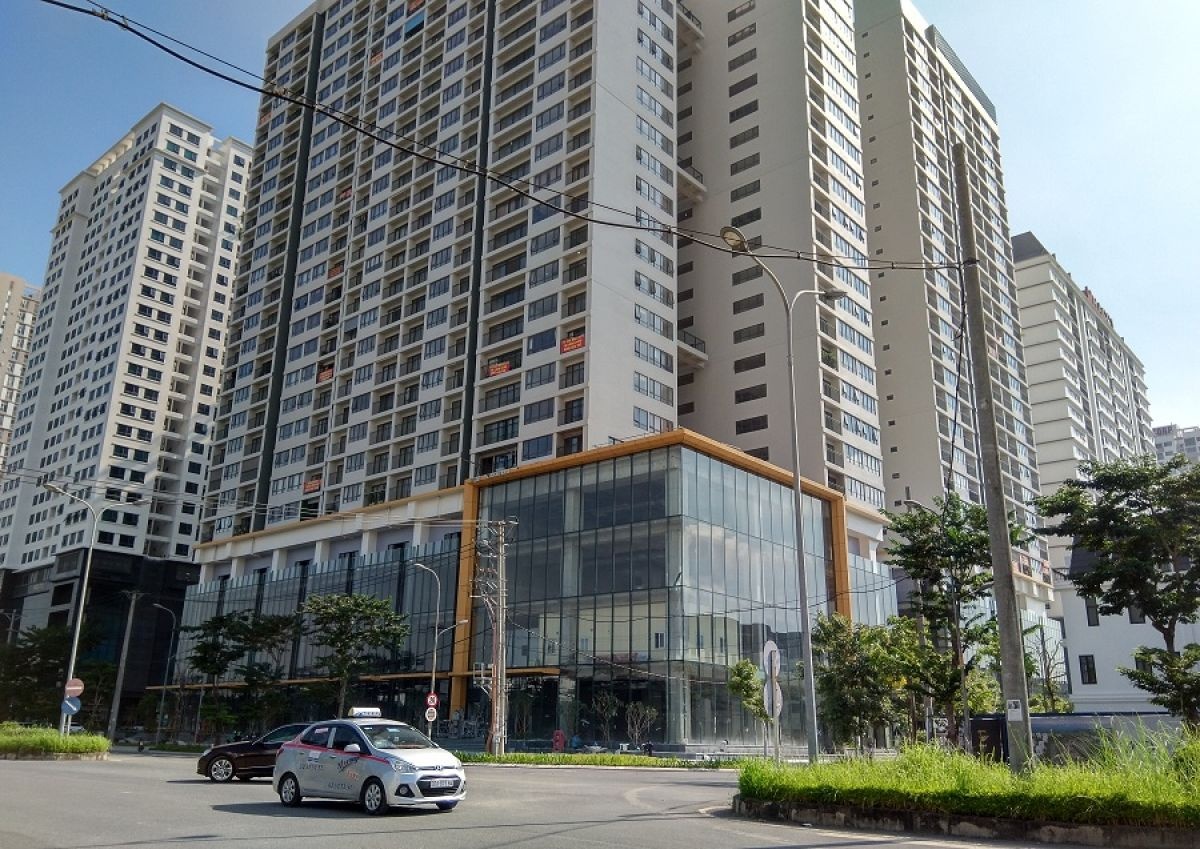 Những Loại Thuế, Phí Cần Đóng Khi Mua Bán Nhà Đất 2025