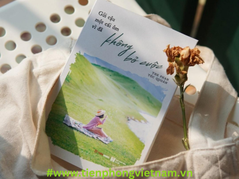 Gửi Cậu Một Cái Ôm Vì Đã Không Bỏ Cuộc - chia sẻ thông điệp tích cực và cổ vũ dành cho những người trẻ đang phải đối mặt với áp lực và mục tiêu chuẩn mực trong xã hội