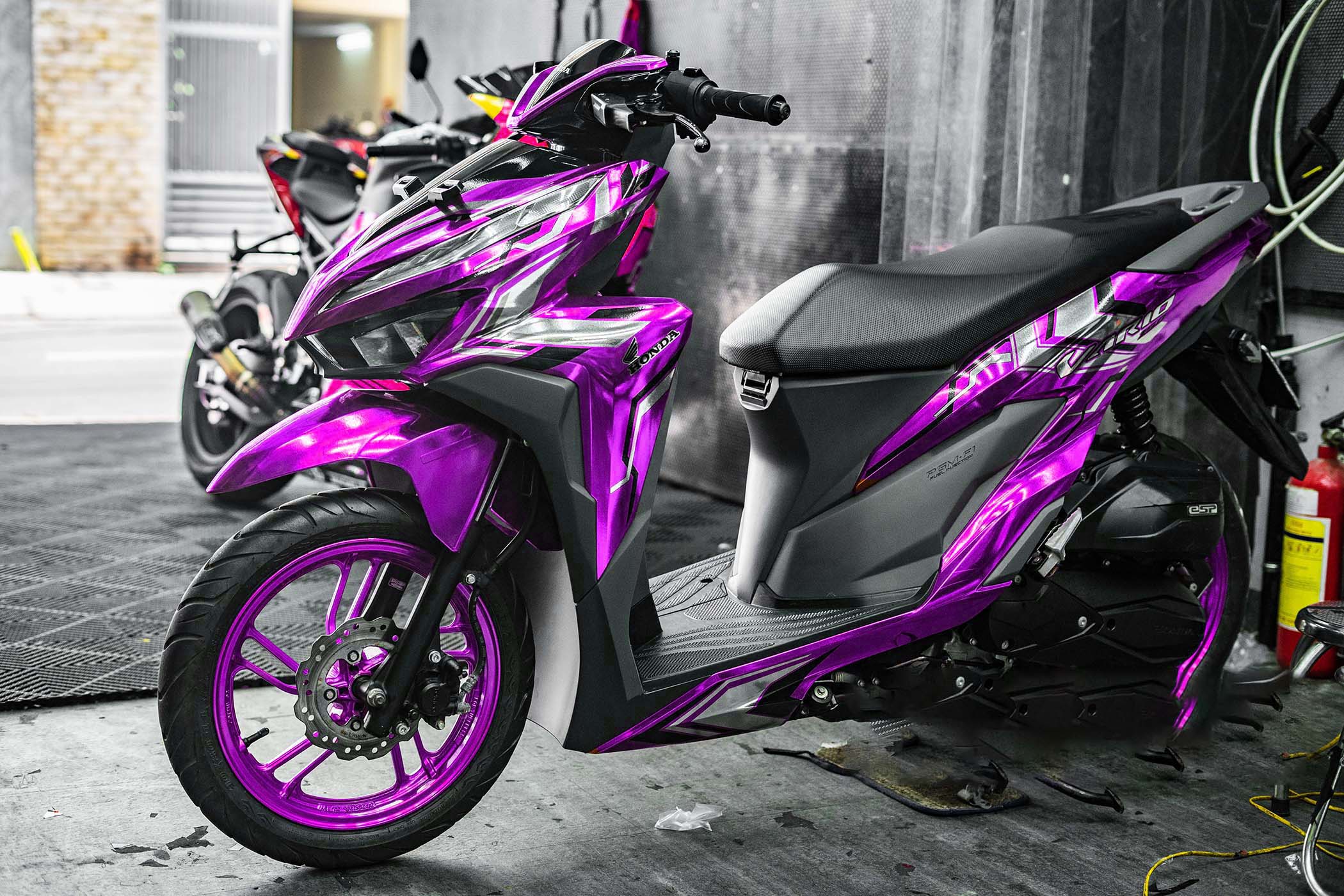 Decal chrome tím hồng đổi màu xe Vario