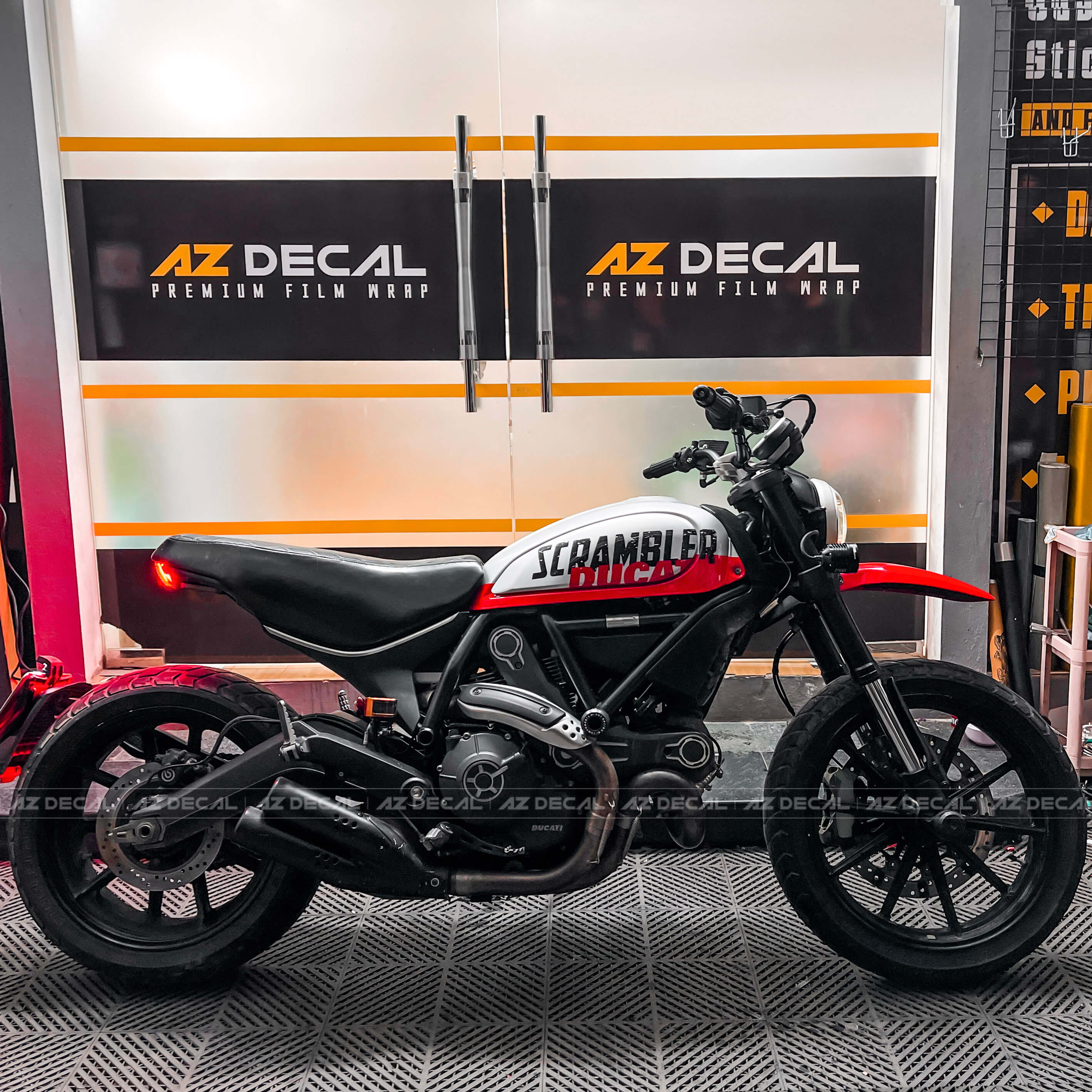 Tem xe moto Ducati Scrambler