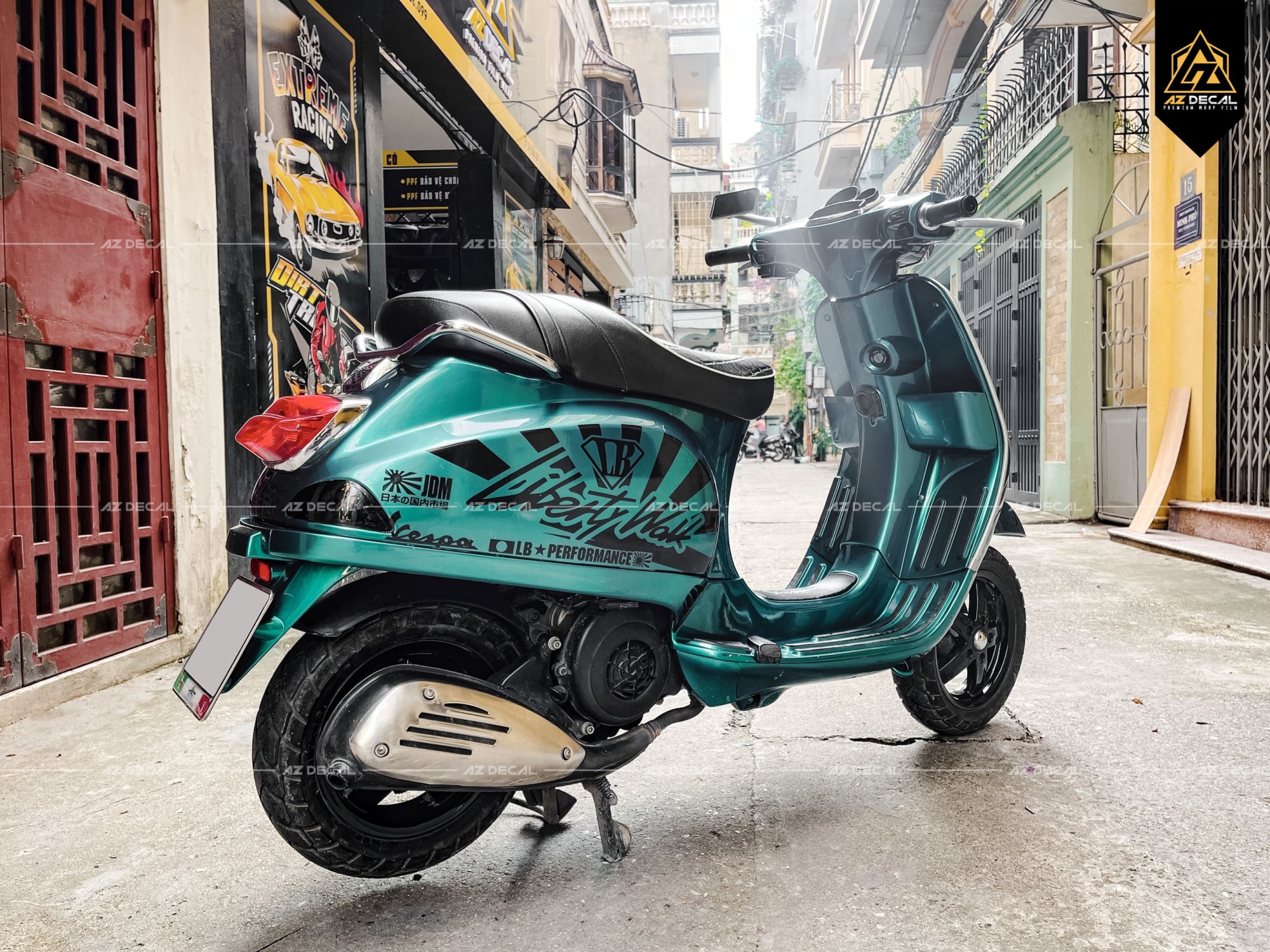 Dán decal xe Vespa Sprint phong cách Liberty Walk